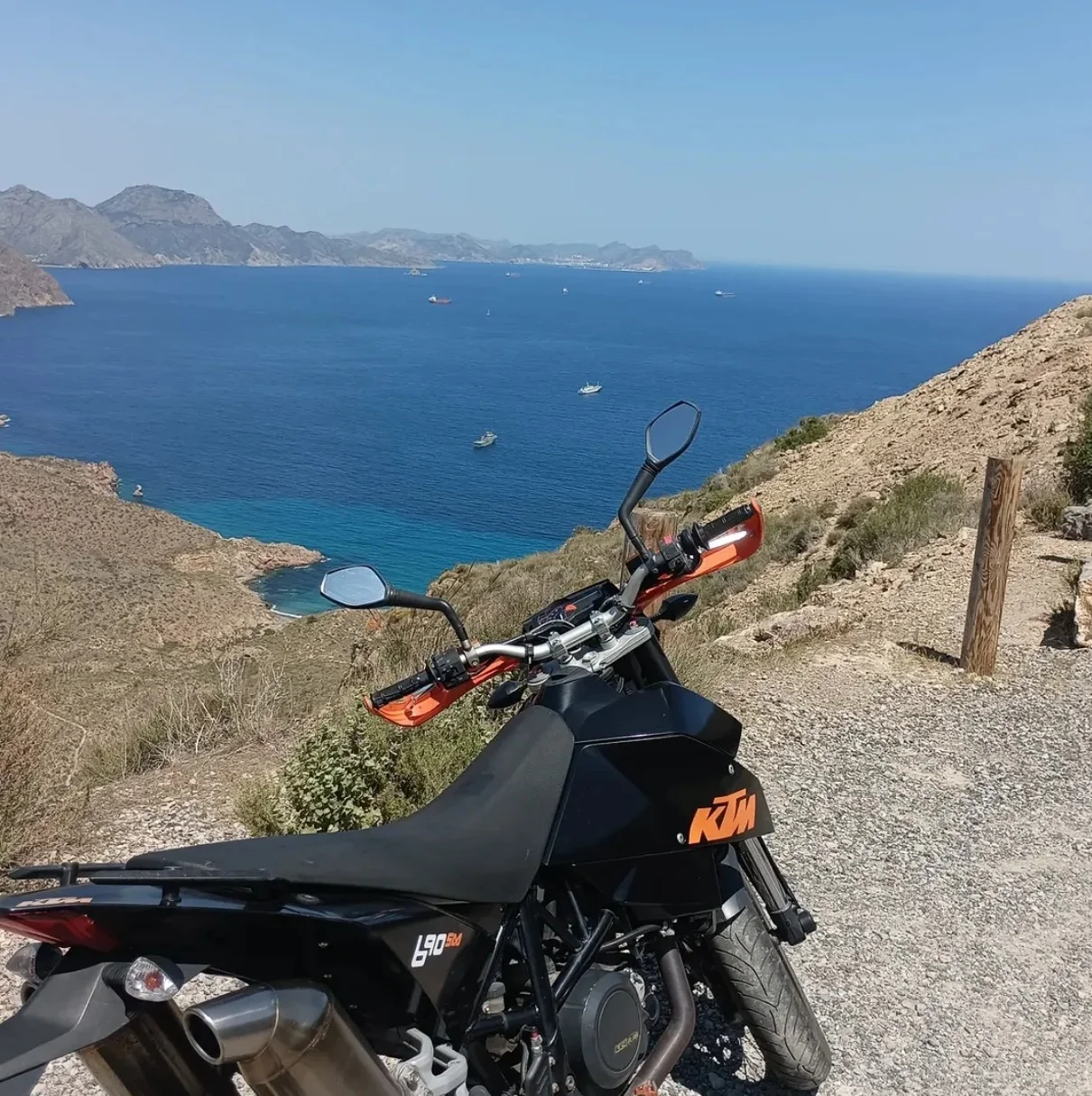 KTM 690 SUPERMOTO