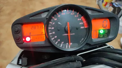 SUZUKI GSR 600